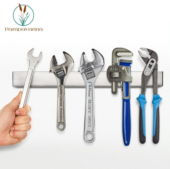 Set of adjustable wrenches on a magnetic strip with Pampavanna branding.